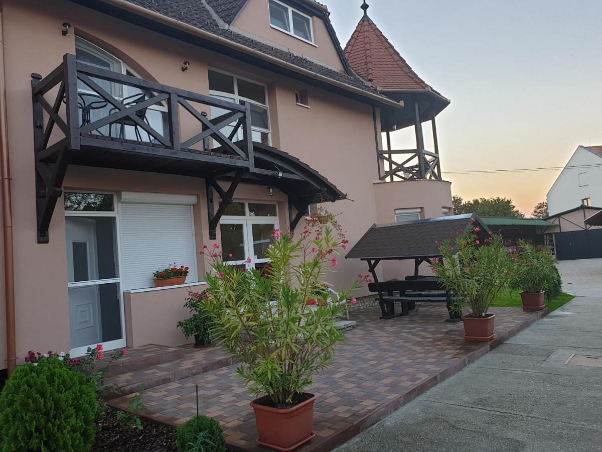 Anda Vendeghaz Hotel Harkány Exterior photo